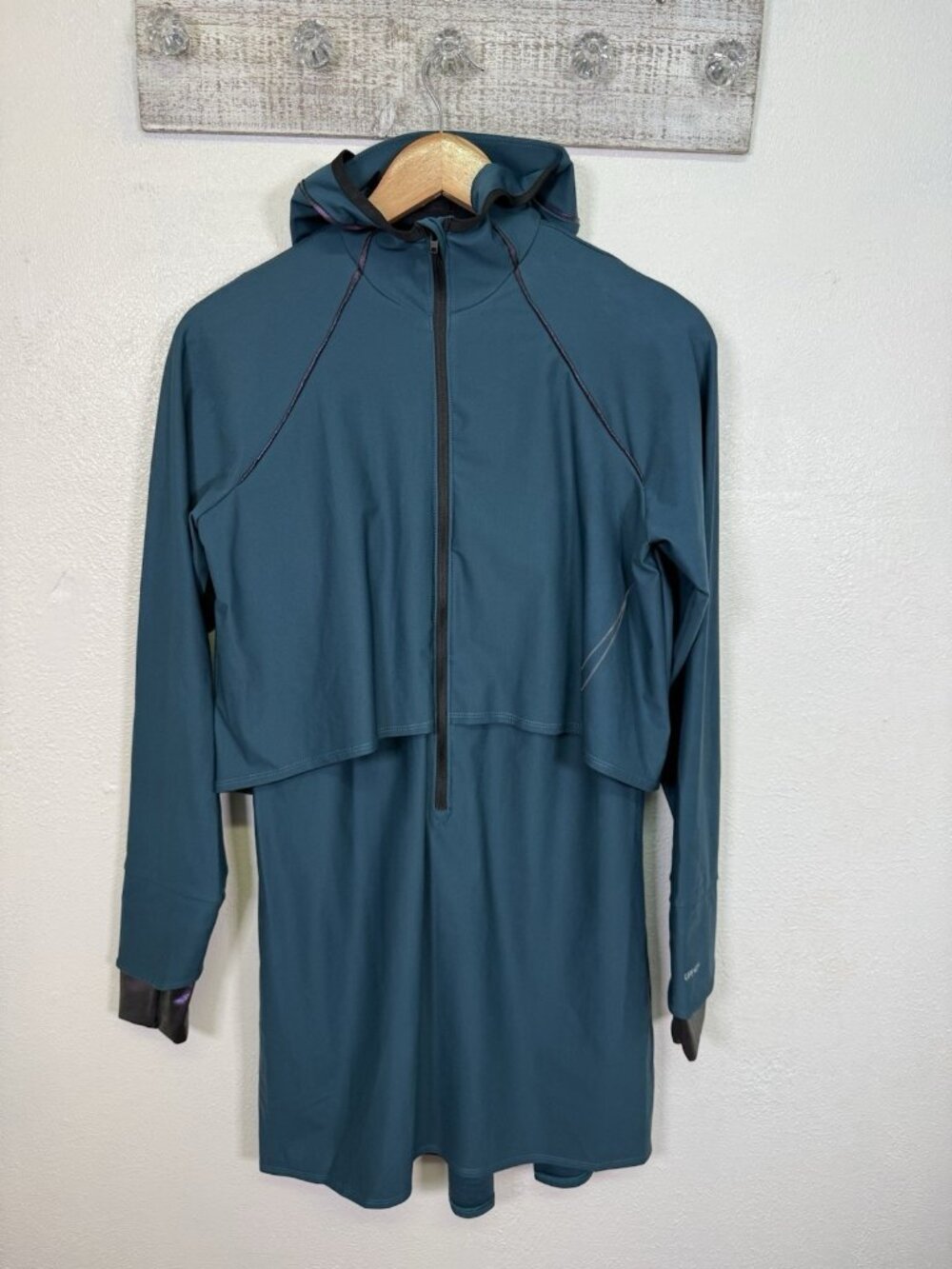 Nike Women’s Size Medium Teal Victory Luxe Swim 1/2 Zip Tunic MSRP $240 Modest